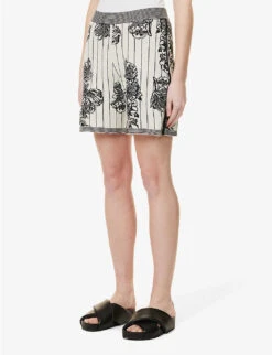 Joseph Floral-pattern Split-hem Knitted Shorts -Reisi Clothing Shop R04095458 BLACKCOMBO ALT02