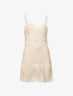 Wacoal Embrace Lace V-neck Stretch-lace Chemise